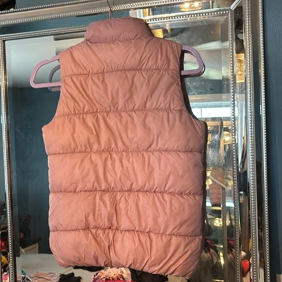 Girls Old Navy Blush Pink Puffer Vest - Picture 3 of 3